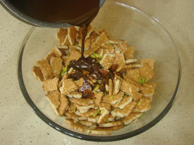 Mozaik Pastalı İrmik Tatlısı - Yapılışı (4/16) 