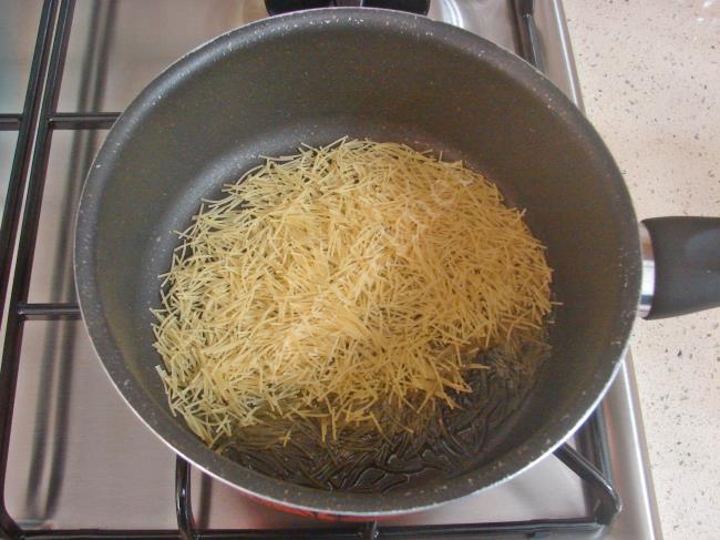 Tel Şehriyeli Yoğurt Çorbası - Yapılışı (2/12) 