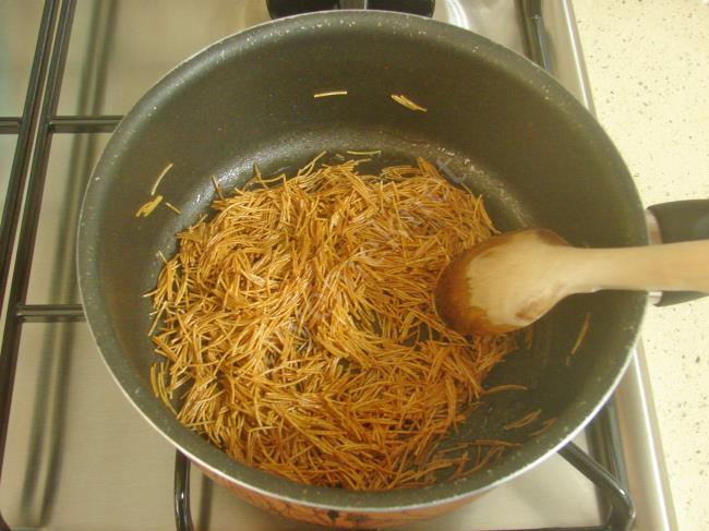 Tel Şehriyeli Yoğurt Çorbası - Yapılışı (3/12) 