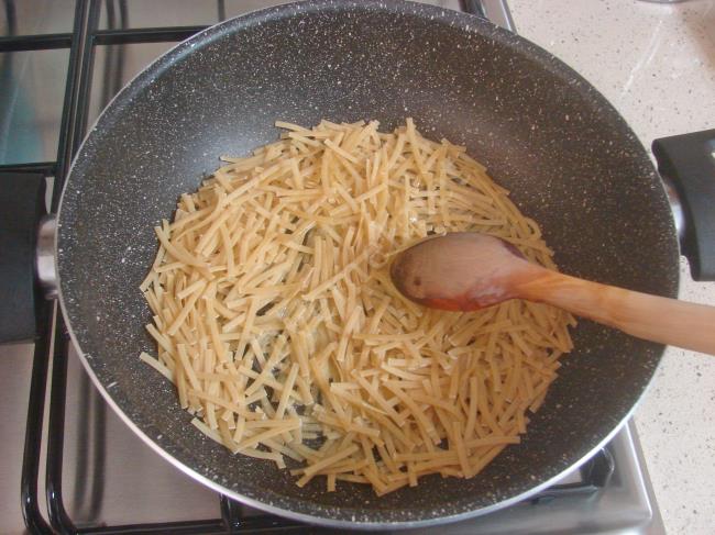 Yoğurtlu Mercimekli Erişte Salatası - Yapılışı (2/16) 