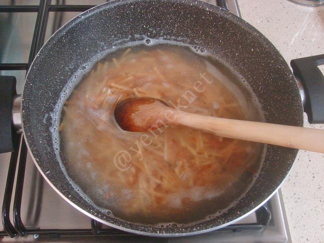 Yoğurtlu Mercimekli Erişte Salatası - Yapılışı (4/16) 