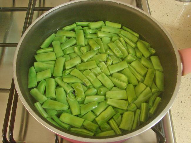 Yoğurtlu Taze Fasulye Salatası - Yapılışı (2/8) 