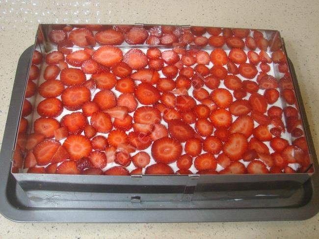 Çilekli Pasta - Yapılışı (17/24) 