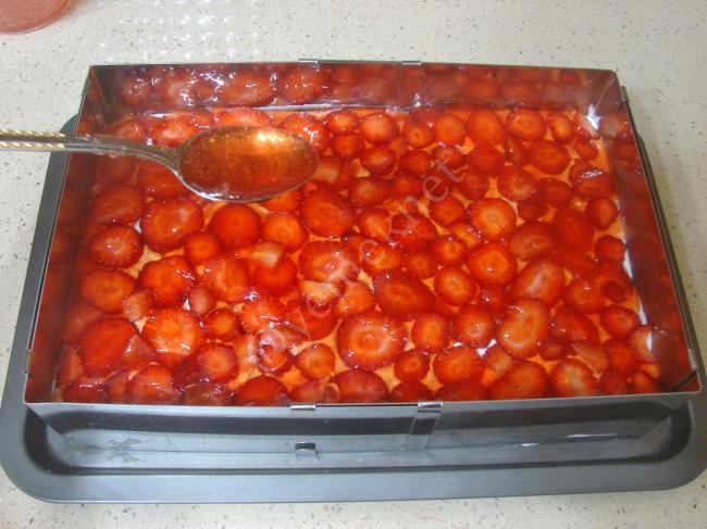 Çilekli Pasta - Yapılışı (18/24) 