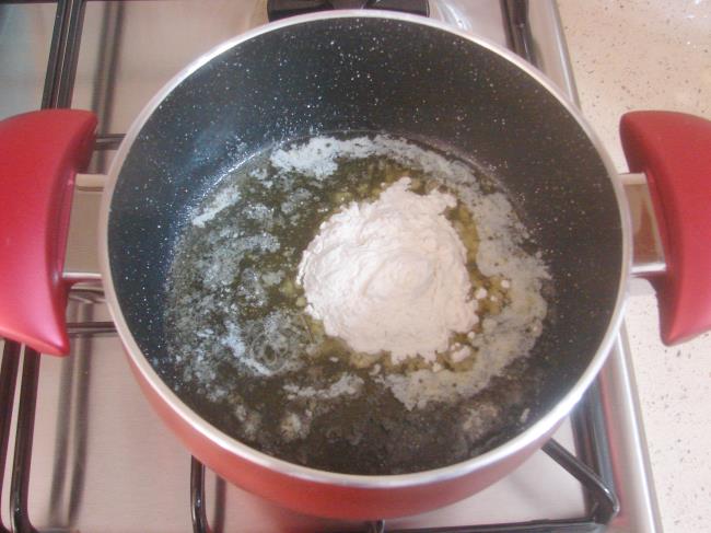 Lokanta Usulü Domates Çorbası - Yapılışı (3/12) 