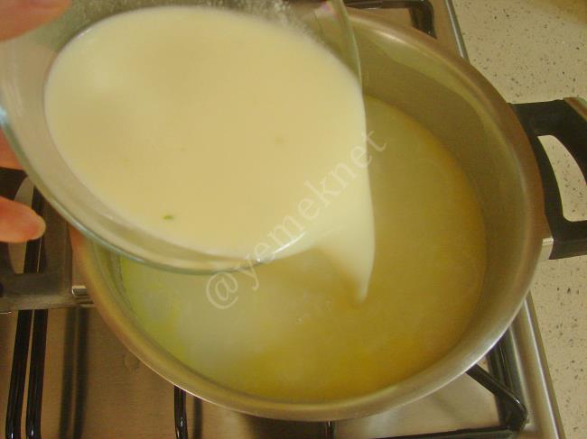 Lokanta Usulü Tavuk Çorbası - Yapılışı (7/12) 