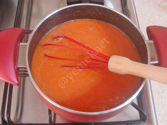 Şehriyeli Domates Çorbası - Yapılışı (6/12) 