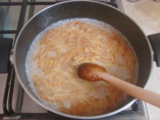 Tereyağlı Erişte - Yapılışı (3/8) 