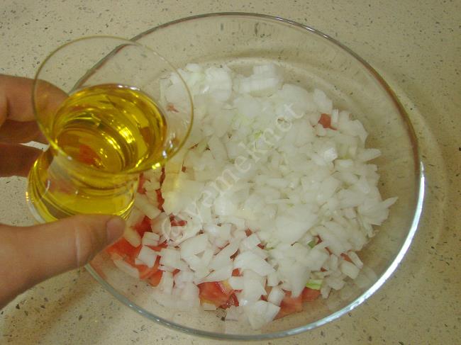 Zeytinyağlı Taze Fasulye Oturtma - Yapılışı (3/16) 