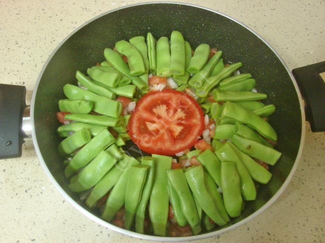 Zeytinyağlı Taze Fasulye Oturtma - Yapılışı (8/16) 