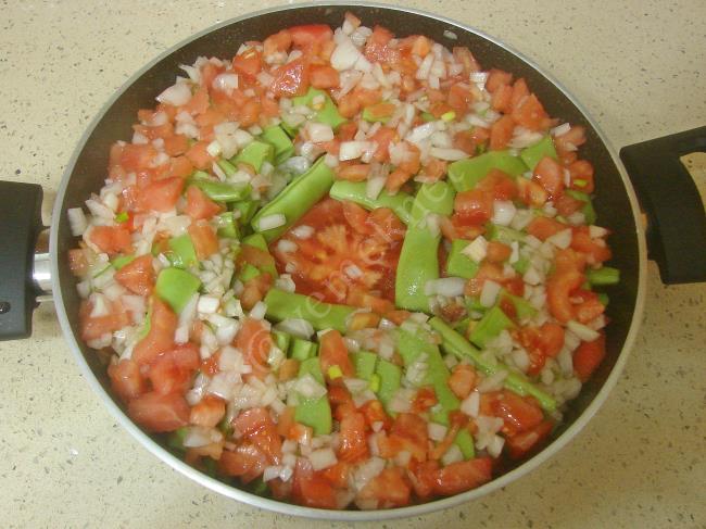 Zeytinyağlı Taze Fasulye Oturtma - Yapılışı (9/16) 