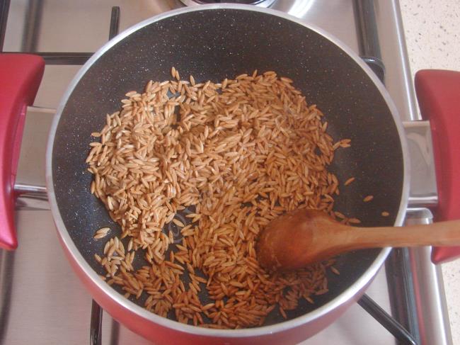 Arpa Şehriyeli Yoğurt Çorbası - Yapılışı (5/12) 