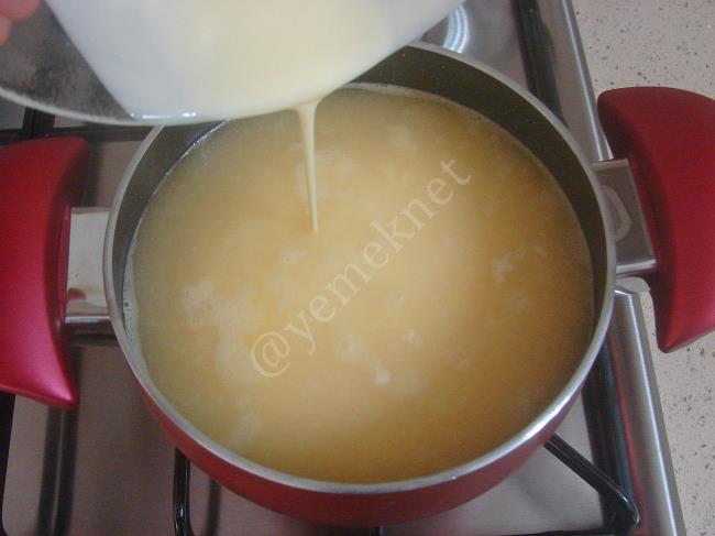 Arpa Şehriyeli Yoğurt Çorbası - Yapılışı (7/12) 