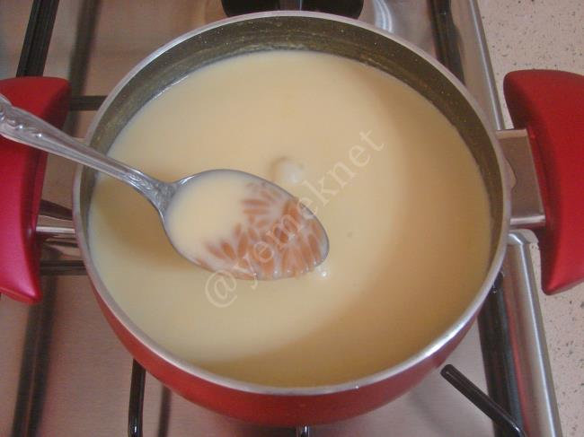 Arpa Şehriyeli Yoğurt Çorbası - Yapılışı (8/12) 