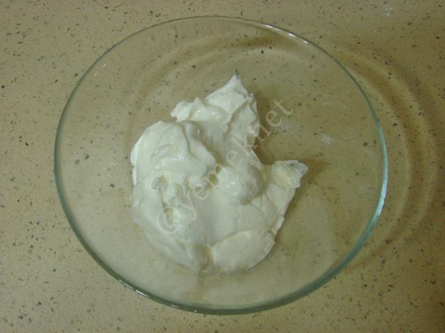 Dondurulmuş Yoğurt - Yapılışı (2/12) 