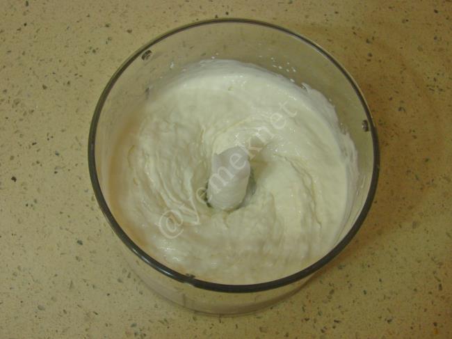 Dondurulmuş Yoğurt - Yapılışı (9/12) 