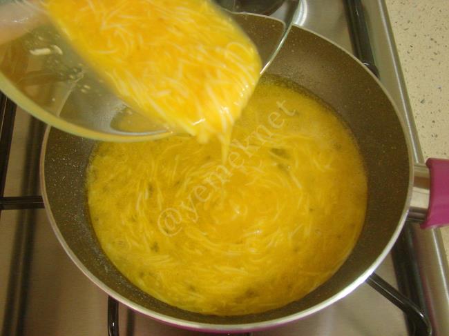 Kaşarlı Omlet - Yapılışı (6/12) 