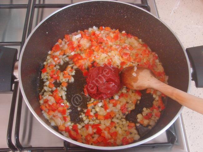 Köfteli Bezelye Yemeği - Yapılışı (6/12) 