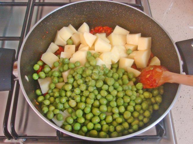 Köfteli Bezelye Yemeği - Yapılışı (7/12) 