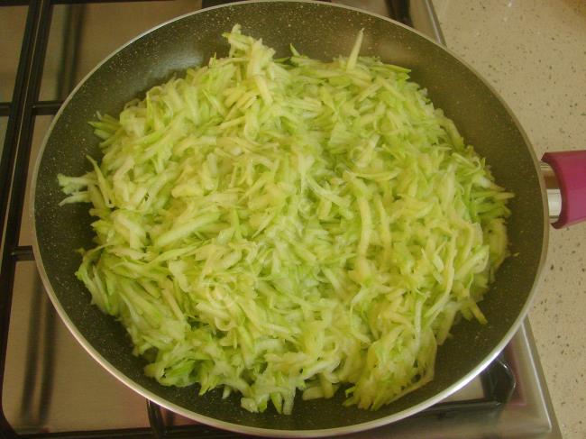 Mayonezli Kabak Salatası - Yapılışı (2/8) 