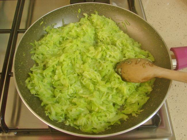 Mayonezli Kabak Salatası - Yapılışı (3/8) 