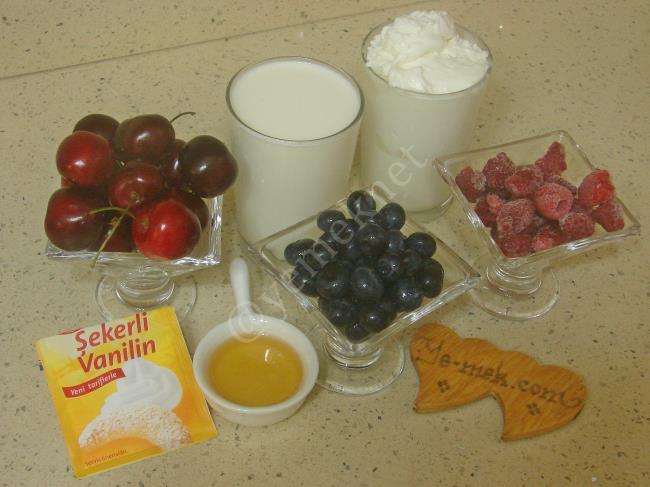 Meyveli Milkshake - Yapılışı (1/12) 