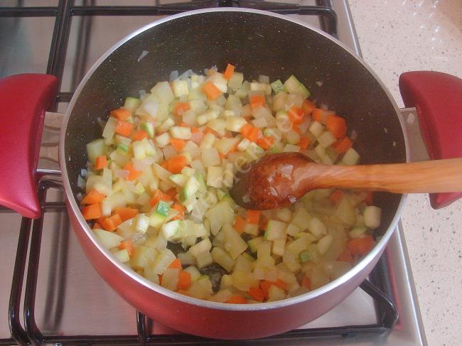 Sebzeli Ezogelin Çorbası - Yapılışı (5/12) 