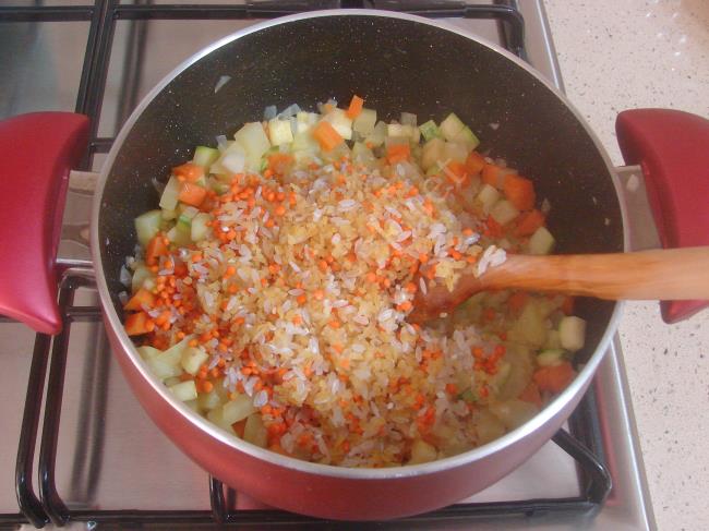 Sebzeli Ezogelin Çorbası - Yapılışı (6/12) 