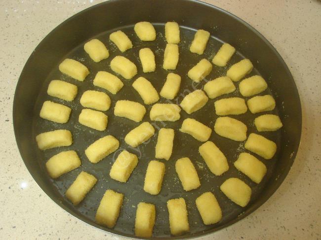 Şerbetli İrmik Tatlısı - Yapılışı (7/12) 