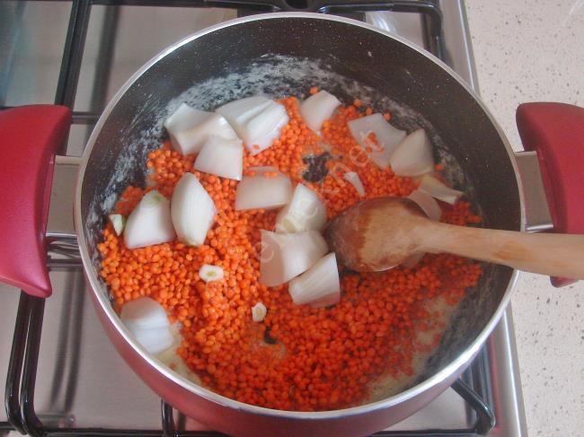 Tavuklu Mercimek Çorbası - Yapılışı (4/12) 