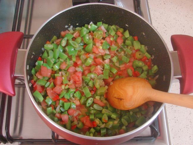 Taze Fasulyeli Bulgur Pilavı - Yapılışı (7/16) 