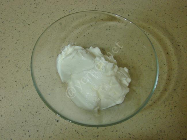 Yoğurtlu Dondurma - Yapılışı (2/12) 