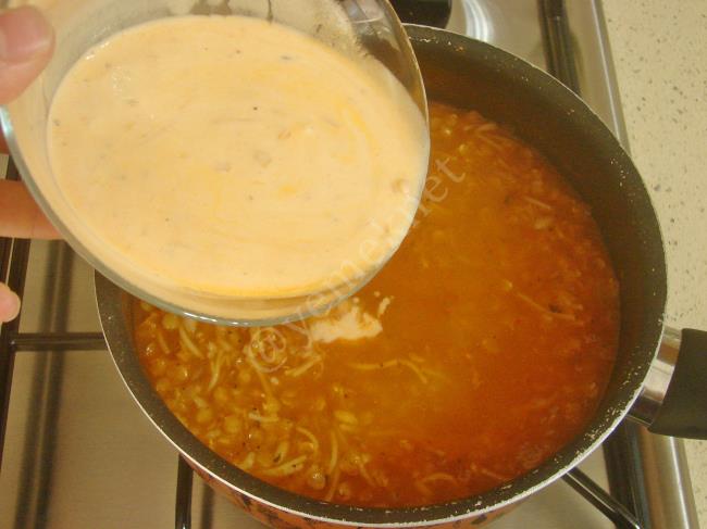 Yoğurtlu Ezogelin Çorbası - Yapılışı (11/16) 