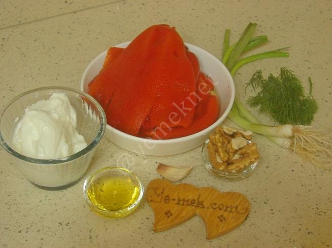 Yoğurtlu Kırmızı Biber Mezesi - Yapılışı (1/12) 