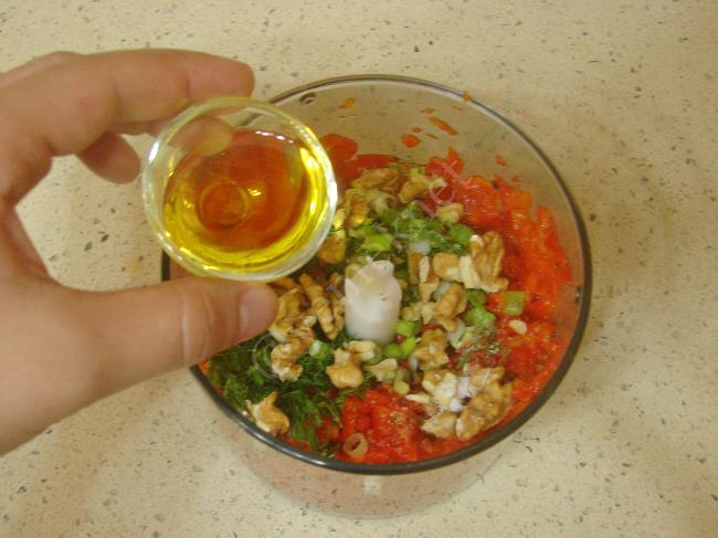 Yoğurtlu Kırmızı Biber Mezesi - Yapılışı (6/12) 