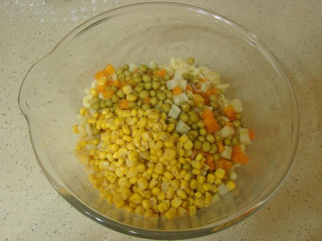 Garnitürlü Makarna Salatası - Yapılışı (3/8) 