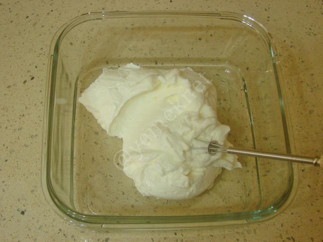 Süzme Yoğurtlu Salata - Yapılışı (2/8) 