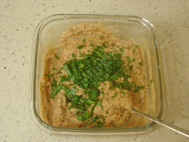 Tahinli Ezme - Yapılışı (4/8) 