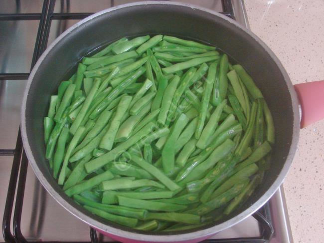 Taze Fasulye Salatası - Yapılışı (2/8) 