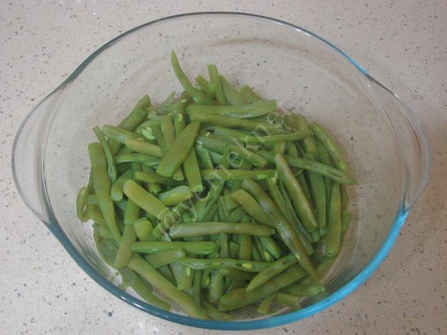 Taze Fasulye Salatası - Yapılışı (3/8) 
