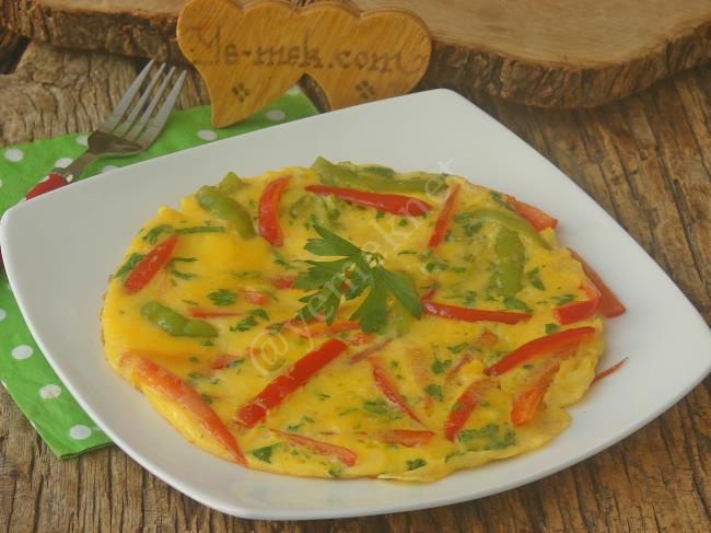 Kahvaltılarınıza Renk Katacak : Biberli Omlet