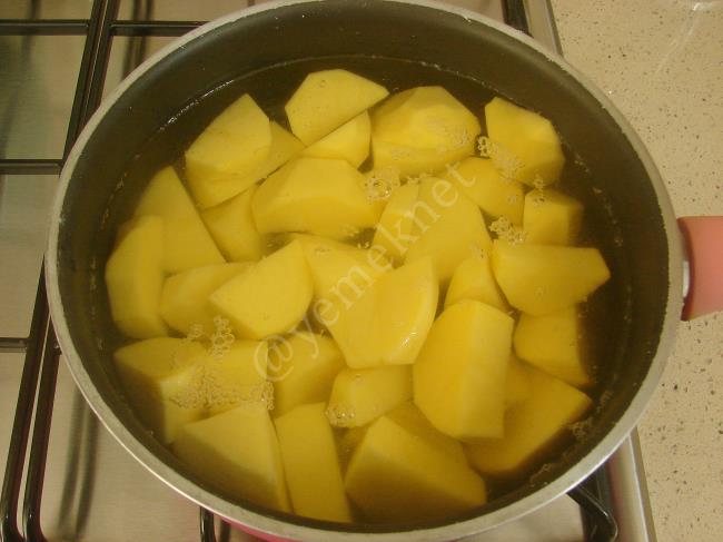 Garnitürlü Patates Salatası - Yapılışı (2/12) 