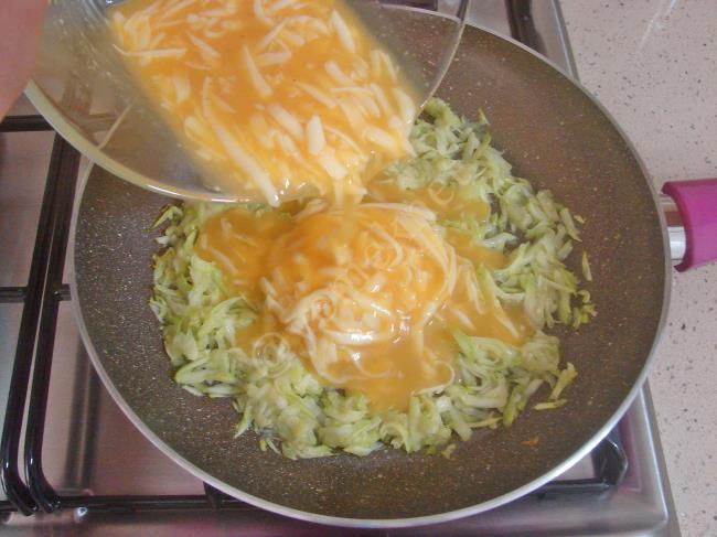 Kabaklı Omlet - Yapılışı (6/12) 
