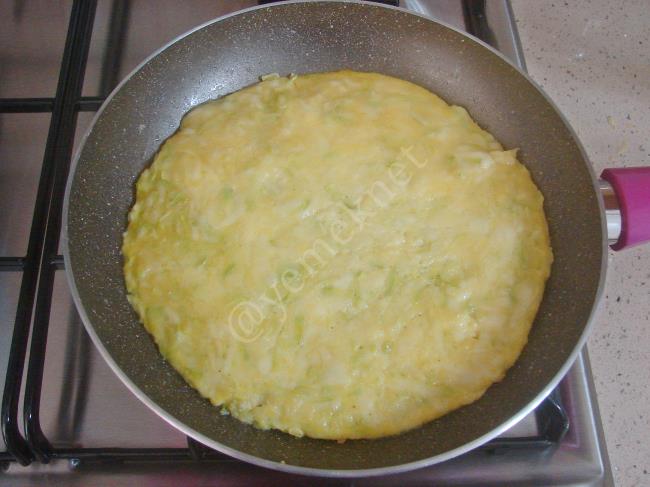 Kabaklı Omlet - Yapılışı (8/12) 