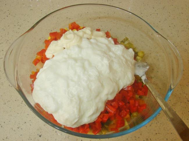 Yoğurtlu Garnitür Salatası - Yapılışı (4/8) 