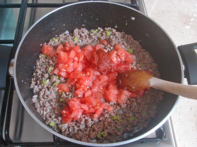 Yoğurtlu Kıyma Kebabı - Yapılışı (4/12) 