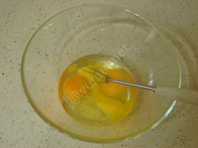 Yoğurtlu Omlet - Yapılışı (2/8) 