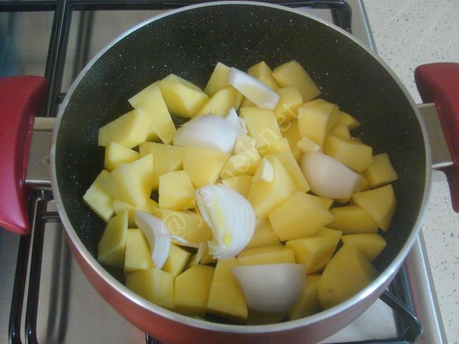 Yoğurtlu Patates Çorbası - Yapılışı (2/12) 