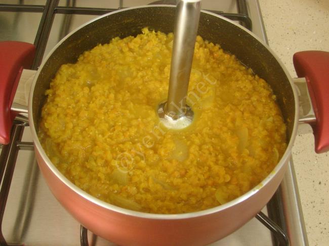 Zerdeçallı Mercimek Çorbası - Yapılışı (7/12) 