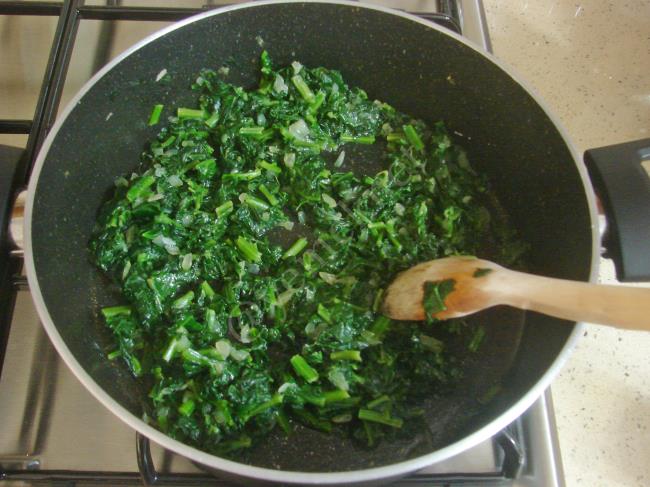 Fırında Beşamel Soslu Ispanaklı Makarna - Yapılışı (4/16) 